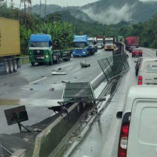 Caminhoneiro morre em acidente no Guarujá; Vídeo